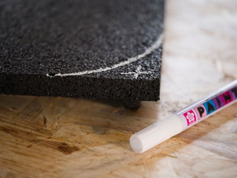 Marker Paint ze średnią białą końcówką, Sakura