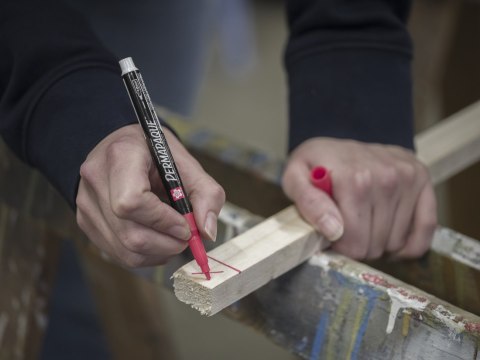 Markery Permapaque z cienką końcówką czarny czerwony, Sakura