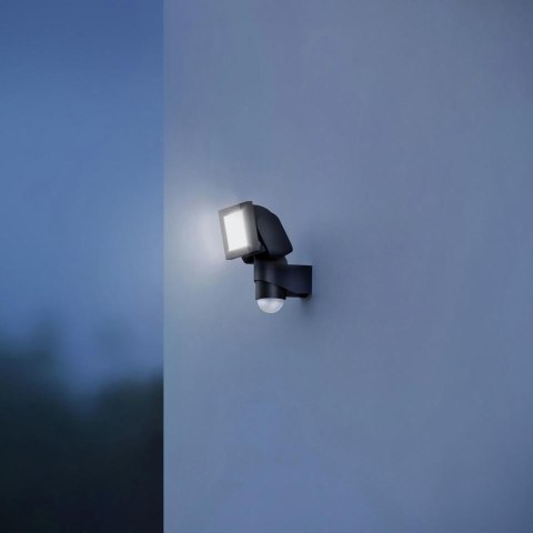 Naświetlacz z czujnikiem Steinel FL1400 LED PIR 14,7W 4000K 1375lm IP44 IK03 230V czarny / aluminium